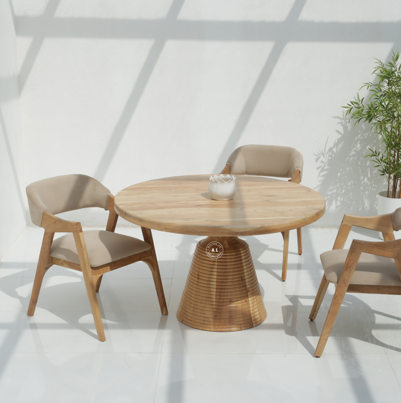 Awalt Acacia Wood Round Dining Table – Natural Finish