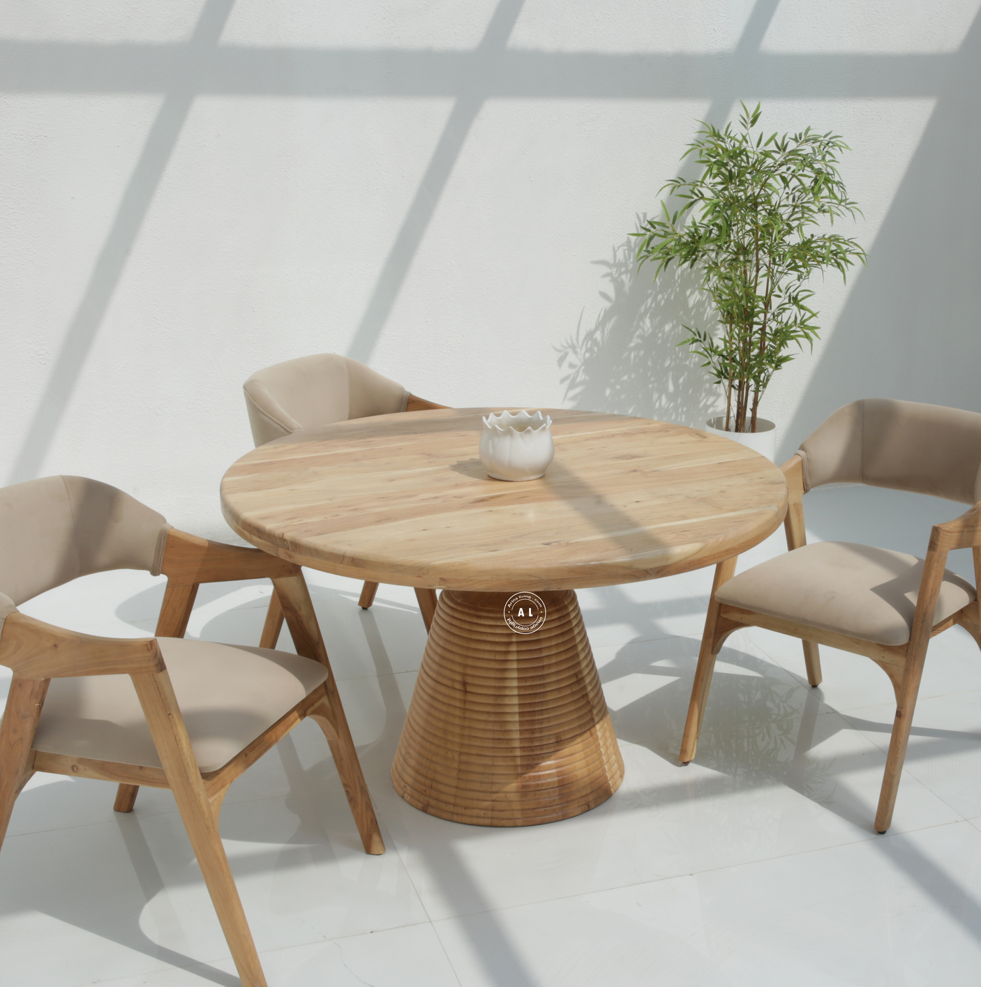 Awalt Acacia Wood Round Dining Table – Natural Finish