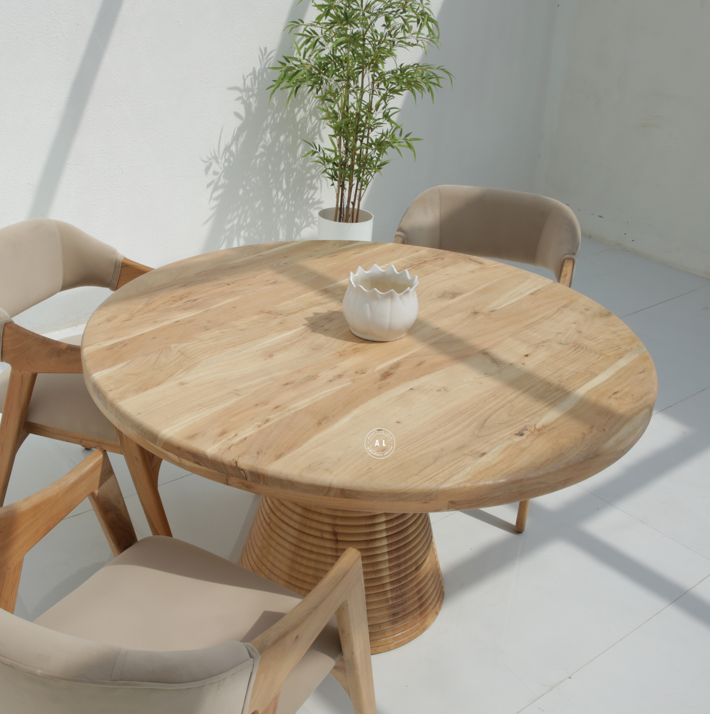 Awalt Acacia Wood Round Dining Table – Natural Finish