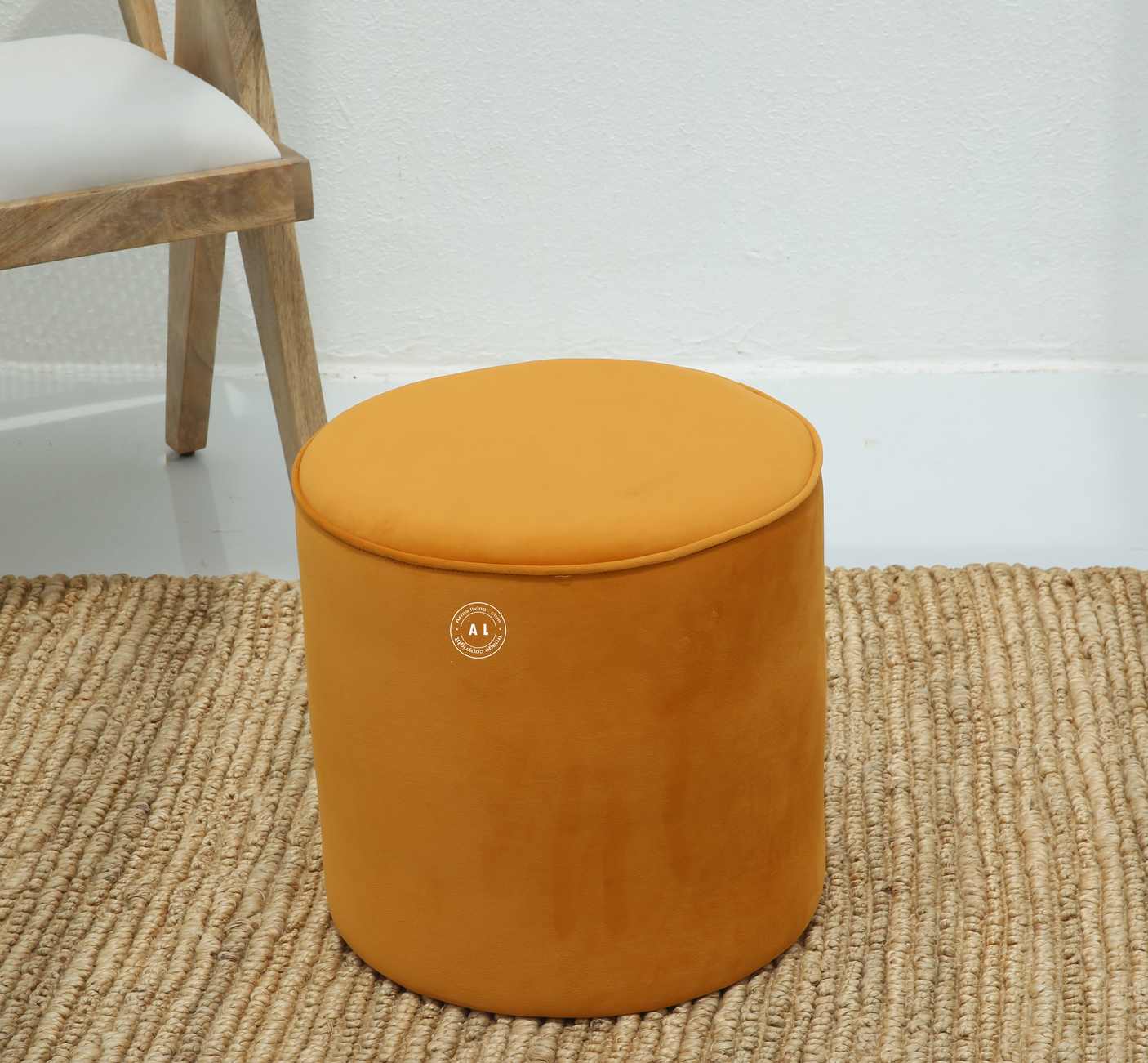 Velvet round Pouf - Chestnut Brown