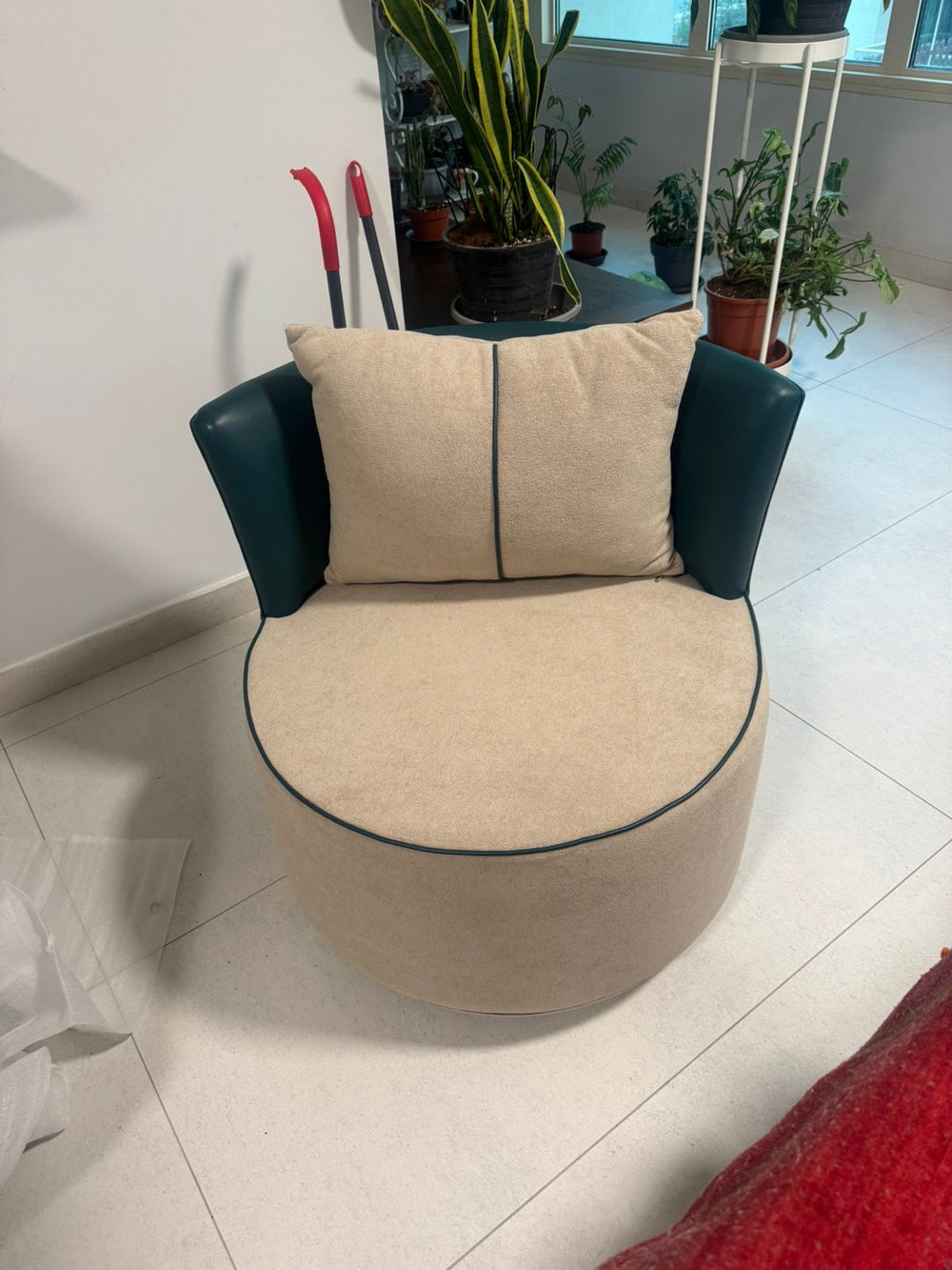 Revolving Arm Chair – 360° Swivel, Bouclé Cream Upholstery Arina Living